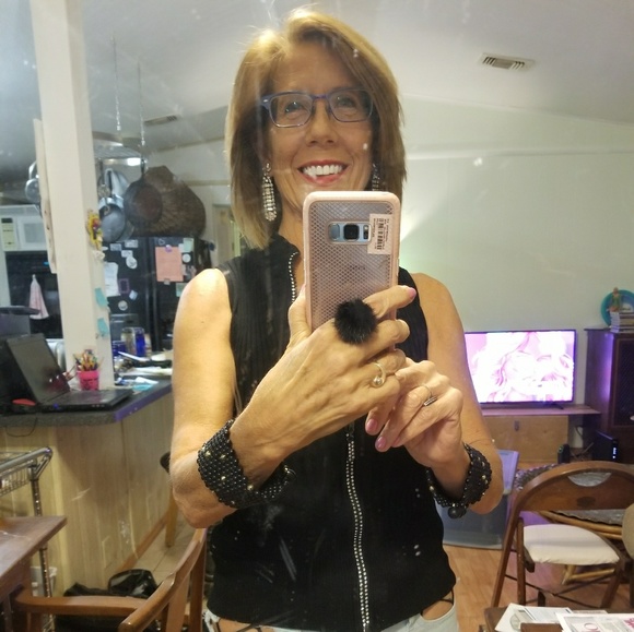 Meet your Posher, Suzi - Picture 2 of 2